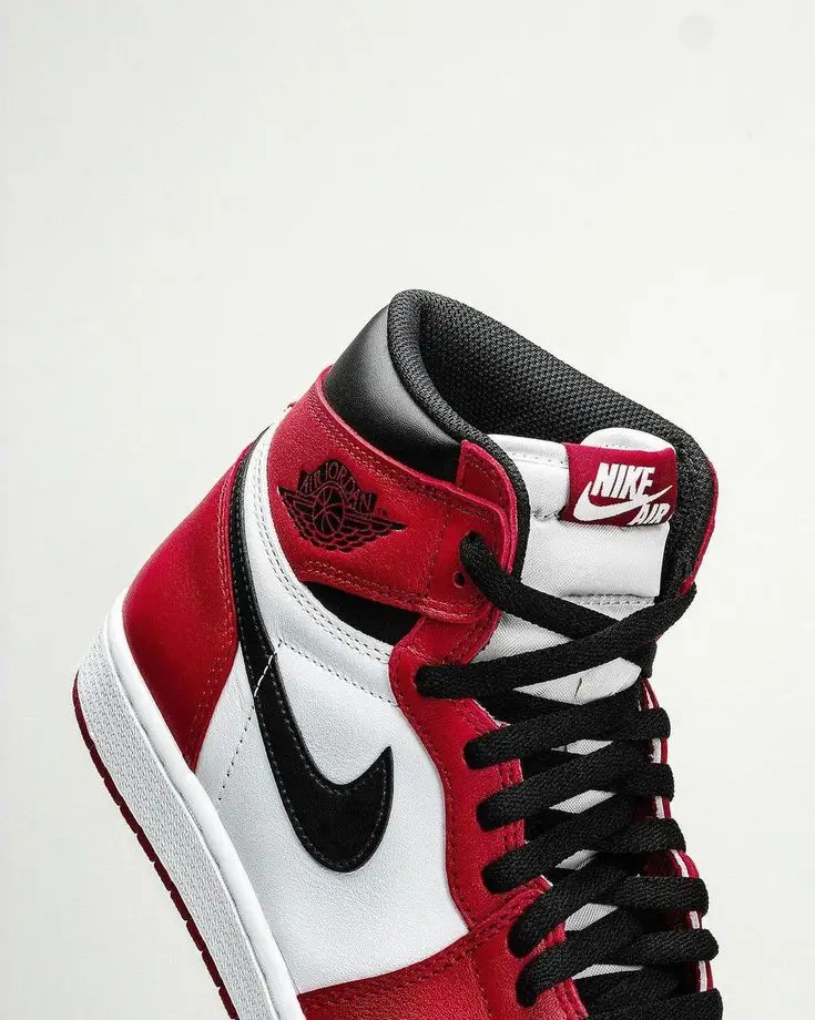 Nike Airjordan 1 high Black Toe - Image 3